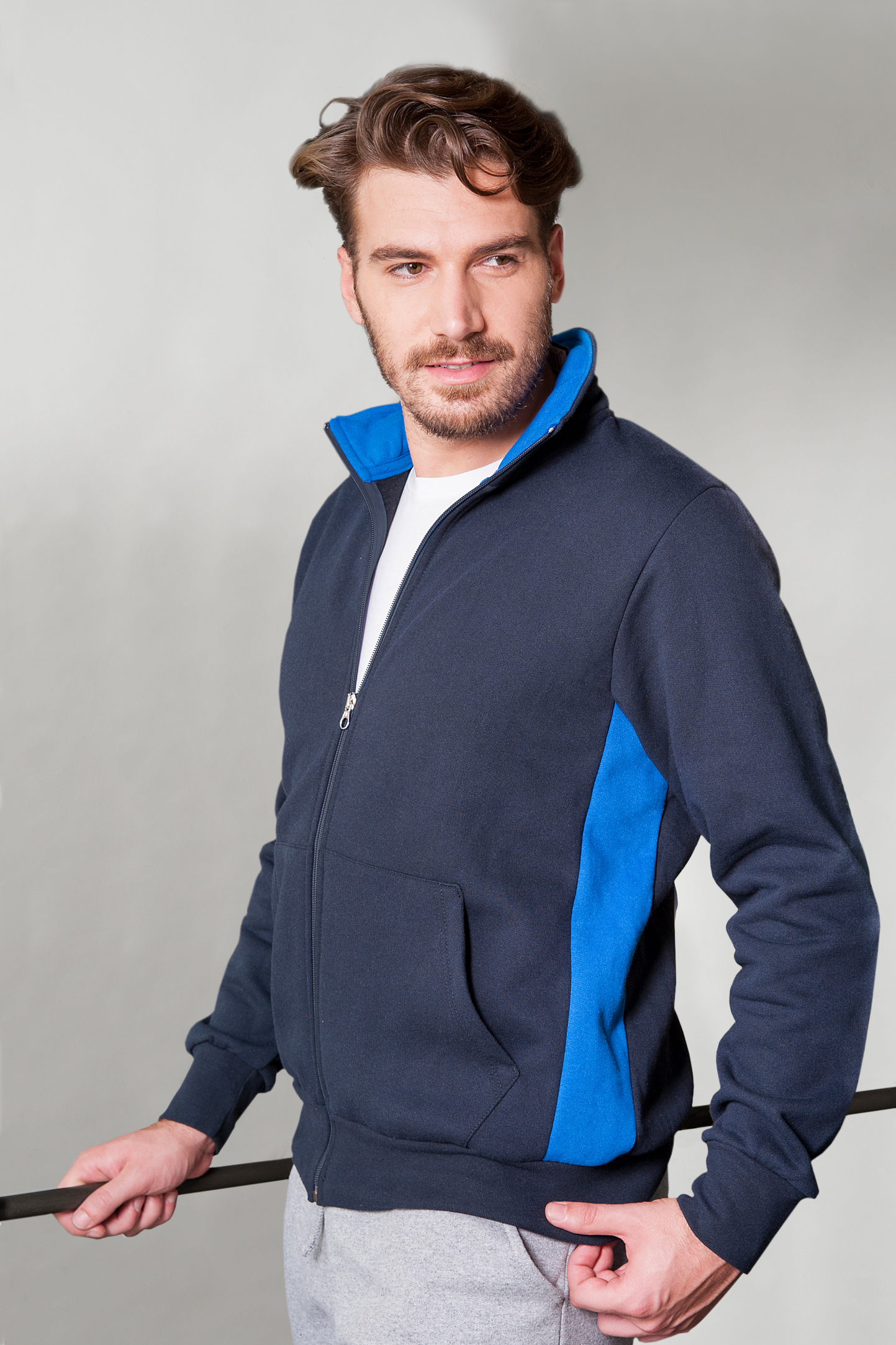 Contrasterende lange sweaterjas met ritssluiting