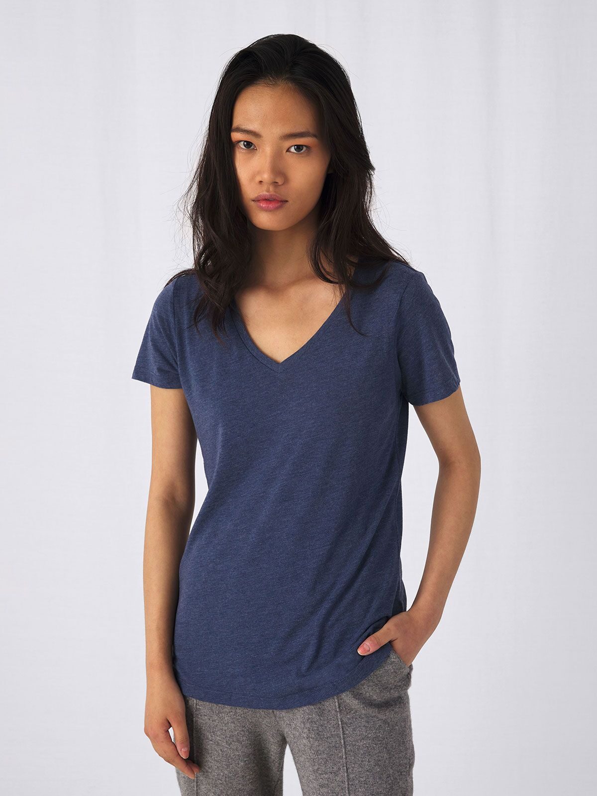 Dames T-shirt met V-hals en triblend-stof