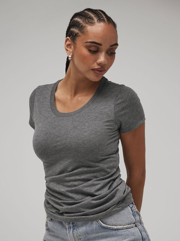 Triblend T-shirt met ronde hals.