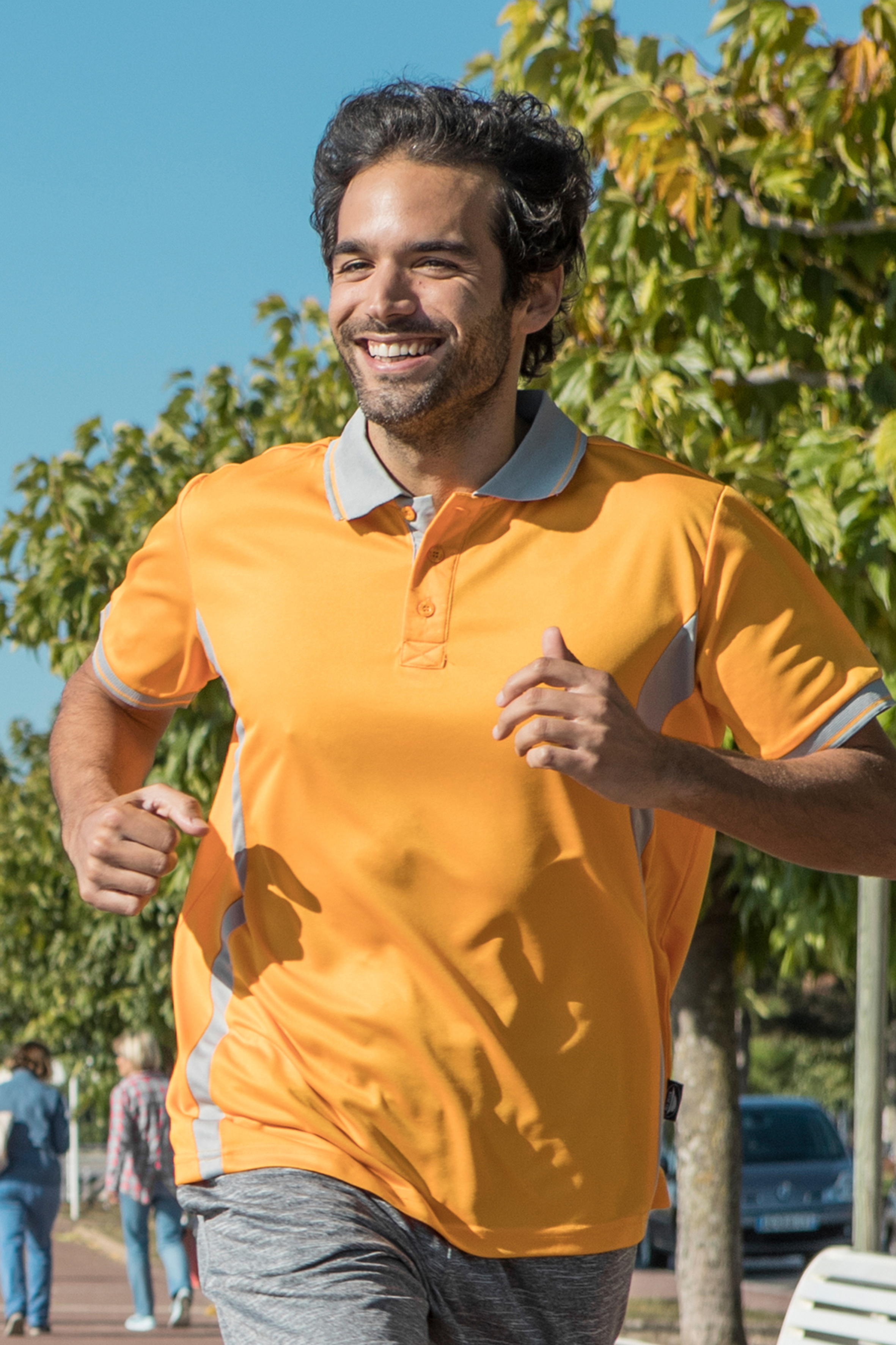 Sportpolo met contrasterende korte mouwen
