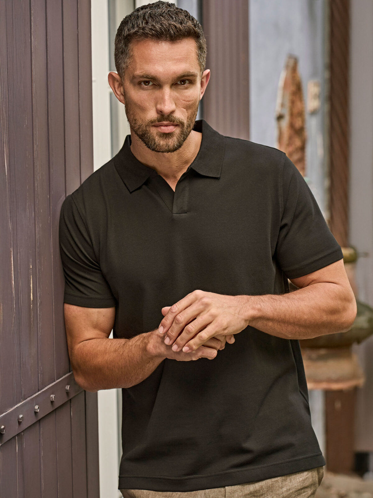 Polo extensible de luxe à col en V