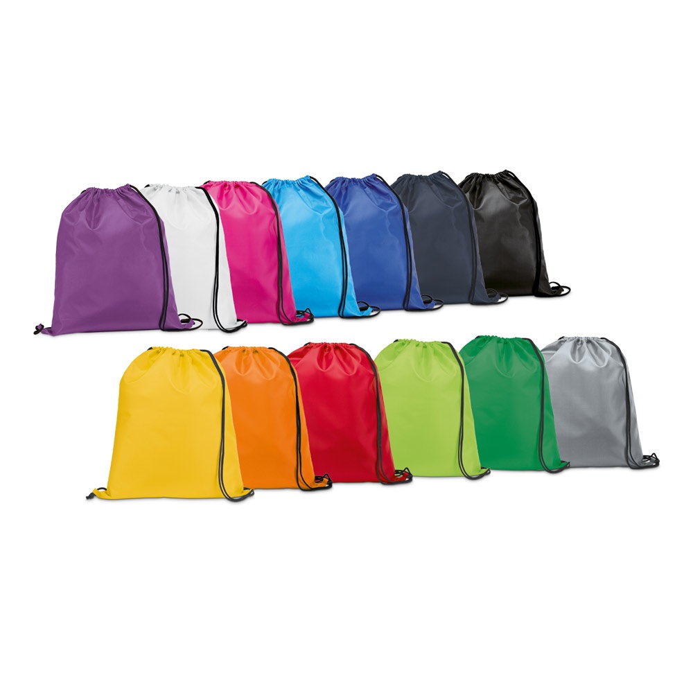 CARNABY. Rugzak met trekkoord van 210D-leer en zwarte trekkoorden.