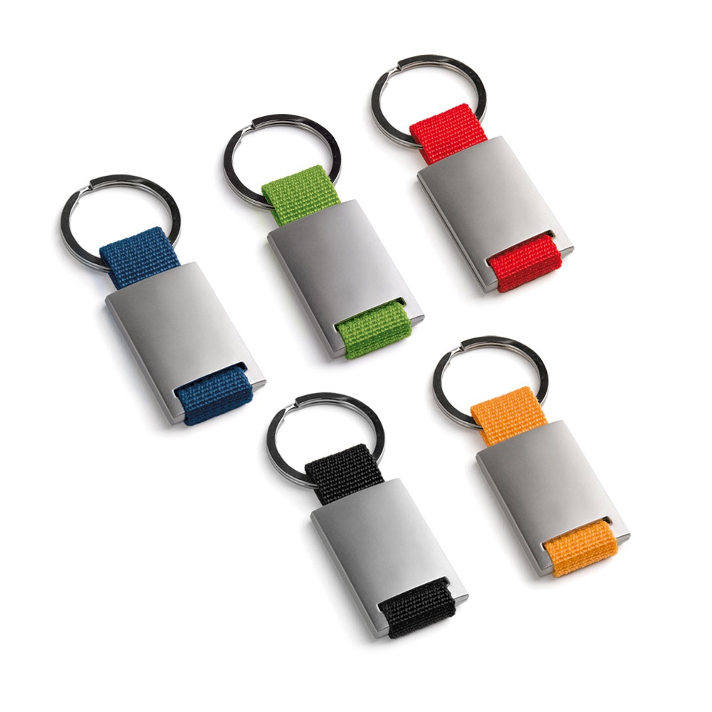 GRIPITCH. Sleutelhanger van metaal en lint.